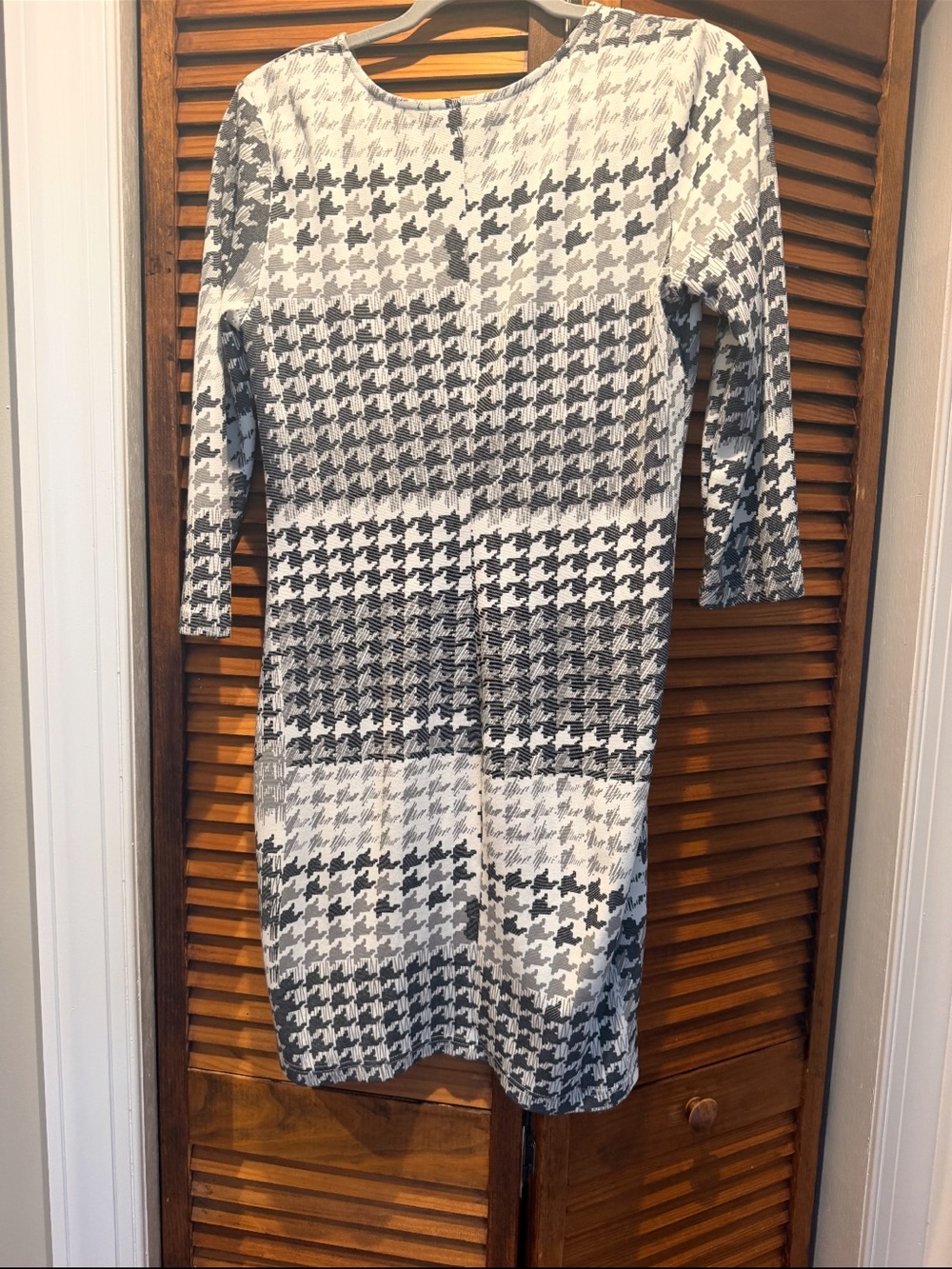 VENUS Black & White Houndstooth Long Sleeve Sheath Dress